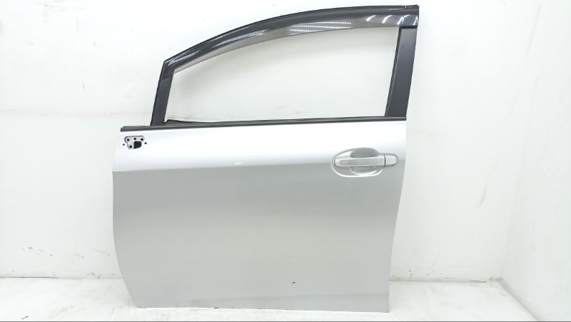 Дверь Toyota Ractis NCP120 2012 передняя левая