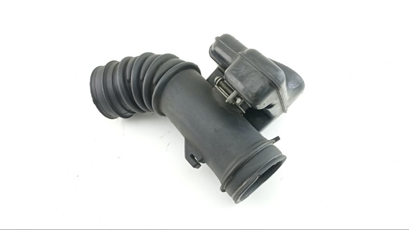 Патрубок воздушн.фильтра TOYOTA COROLLA AE111 4A 1999 (б/у)