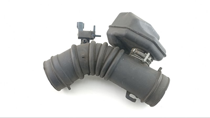 Патрубок воздушн.фильтра TOYOTA CARINA AT211 7A 2000 (б/у)