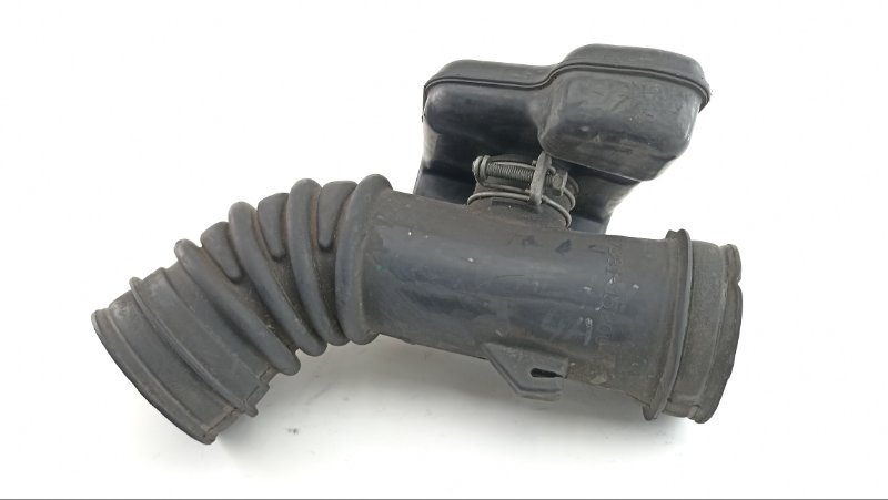 Патрубок воздушн.фильтра TOYOTA COROLLA AE111 4A 1999 (б/у)