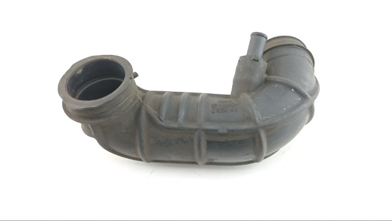 Патрубок воздушн.фильтра TOYOTA VITZ NCP15 2NZ 2000 (б/у)