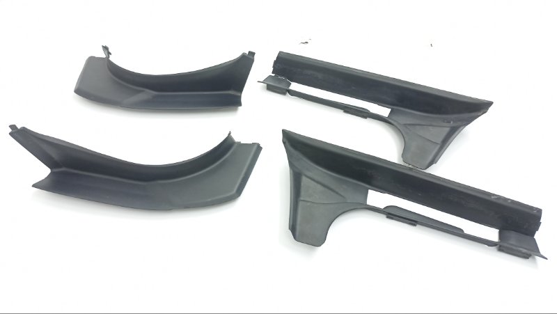 Накладка петли багажника Toyota Celsior UCF31 3UZ 2004