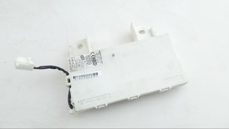 Блок электронный Toyota Celsior UCF31 3UZ 2004