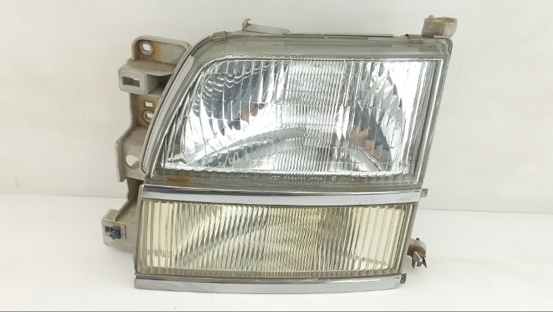 Фара Nissan Elgrand AVE50 1999 левая