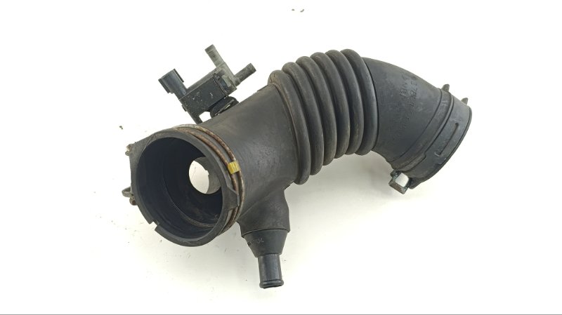 Патрубок воздушн.фильтра Toyota Noah AZR60 1AZFSE 2003