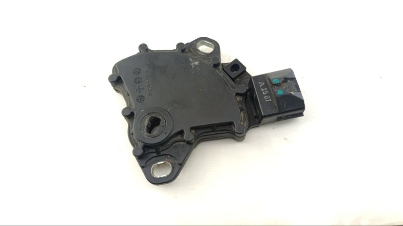 Датчик положения селектора акпп Nissan Teana J32 VQ25 2012