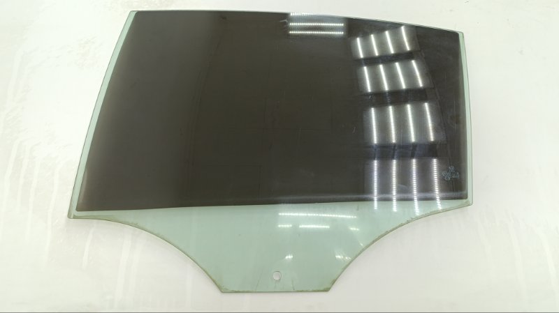 Стекло двери VOLKSWAGEN PASSAT 3C2 BVY 2006 заднее левое (б/у)