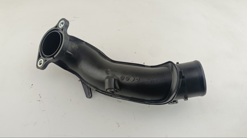 Патрубок воздушн.фильтра TOYOTA LAND CRUISER VJA300 V35AFTS 2021 (б/у)