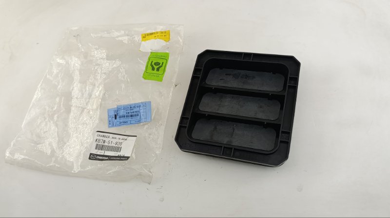 Решетка вентиляции MAZDA CX-5 KF PE 2017 (б/у)