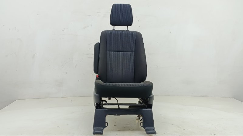 Сиденье TOYOTA VOXY ZWR80 2ZRFXE 2015 переднее левое (б/у)