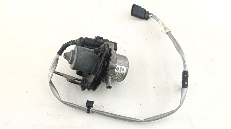 Вакуумный насос AUDI A3 8V CXSA 2013 (б/у)