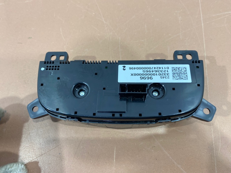 Кнопки управления климатом магнитолой Cadillac SRX FFN