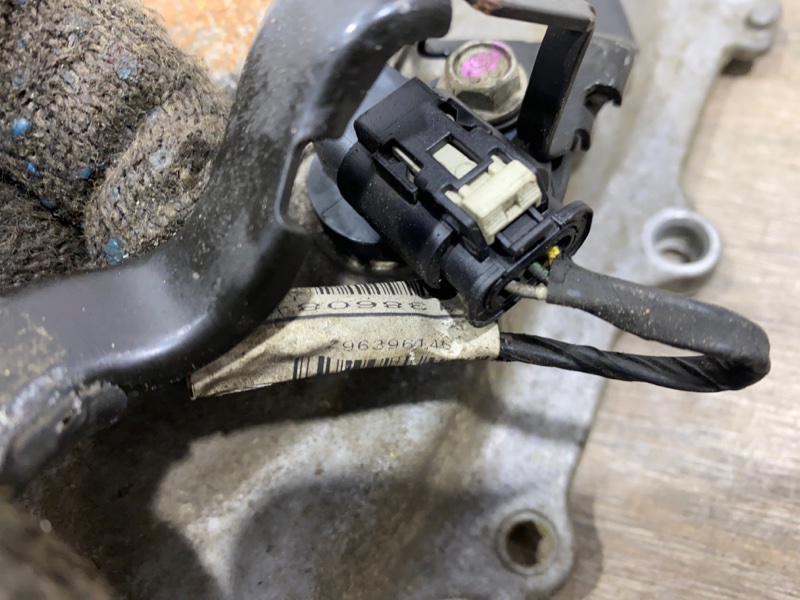 Крышка двигателя передняя TAHOE ESCALADE 2017 YS K2UC L86 6.2 Крышка двигателя передняя TAHOE ESCALADE 2017 YS K2UC L86 6.2