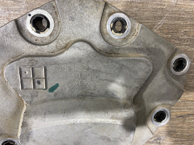 Крышка двигателя задняя TAHOE ESCALADE 2017 YS K2UC L86 6.2 Крышка двигателя задняя TAHOE ESCALADE 2017 YS K2UC L86 6.2