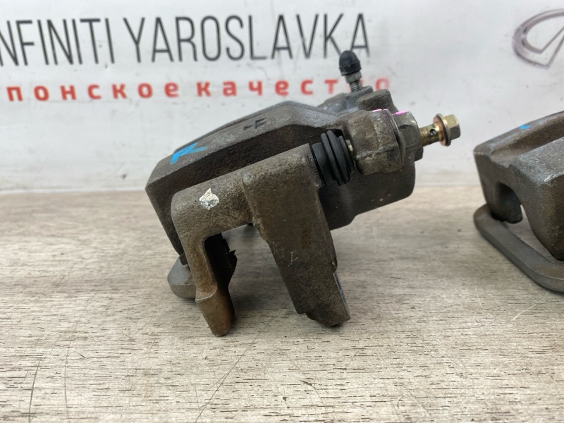 Суппорт комплект задний M35 M45 2005 Y50 VK45DE