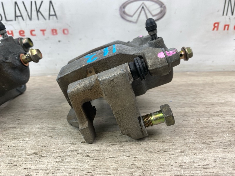 Суппорт комплект задний M35 M45 2005 Y50 VK45DE