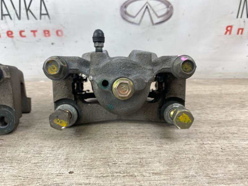 Суппорт комплект задний M35 M45 2005 Y50 VK45DE