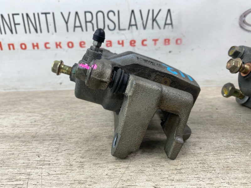 Суппорт комплект задний M35 M45 2005 Y50 VK45DE