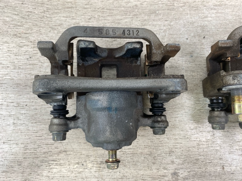 Суппорт комплект задний M35 M45 2005 Y50 VK45DE