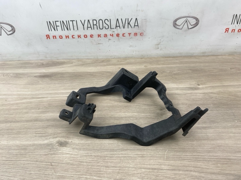 Кронштейн птф передний левый Land Cruiser 300 2021 VJA300