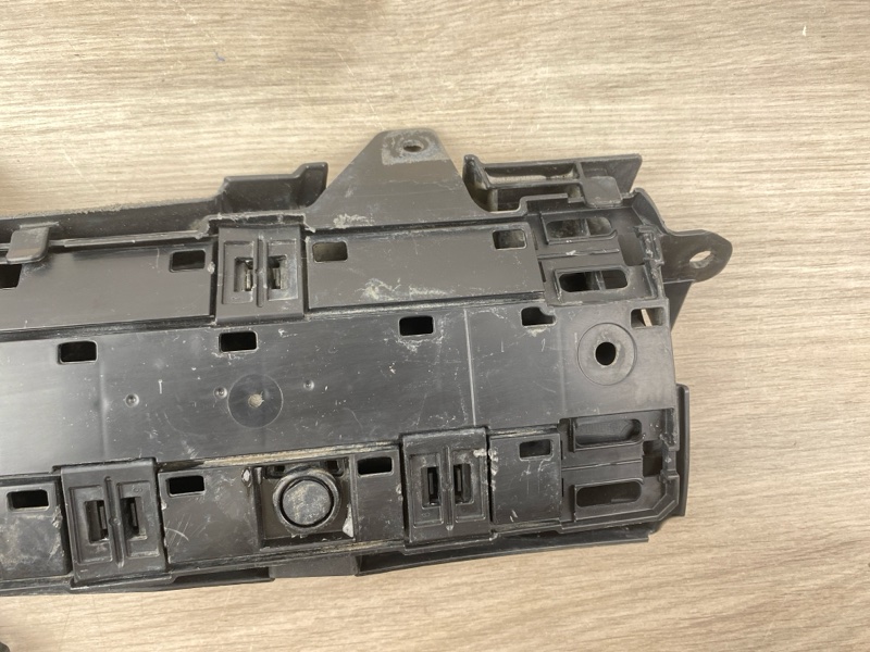 Кронштейн блока управления Land Cruiser 300 2022 VJA300