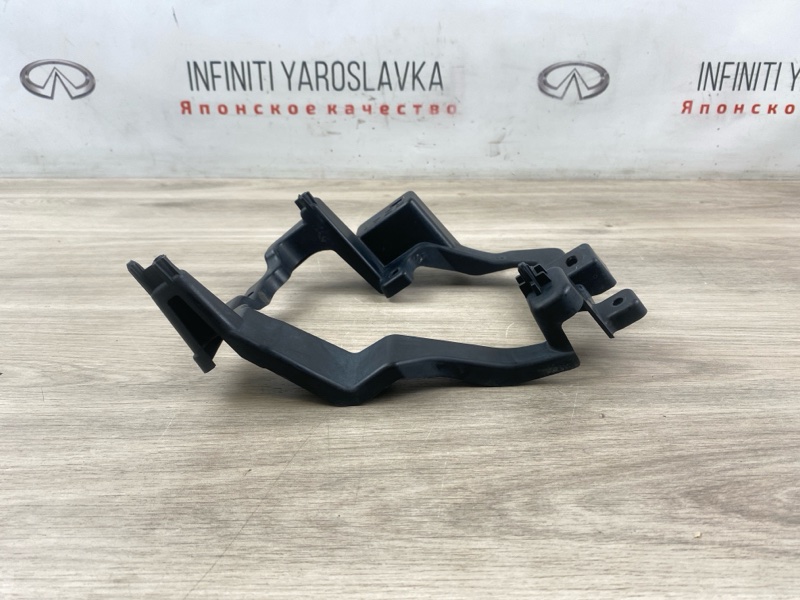 Кронштейн птф передний правый Land Cruiser 300 2021 VJA300