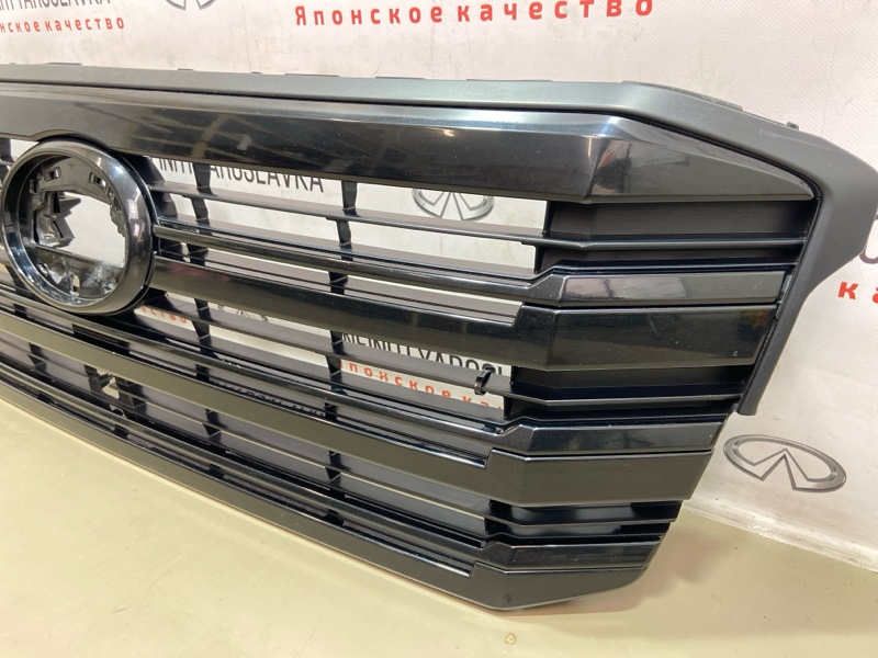 Решетка радиатора Toyota Land Cruiser 300 VJA300