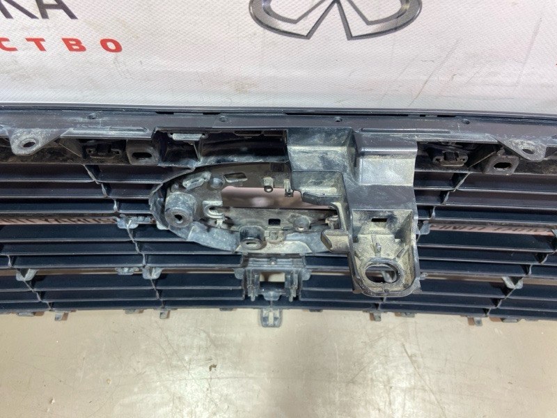 Решетка радиатора Land Cruiser 300 VJA300