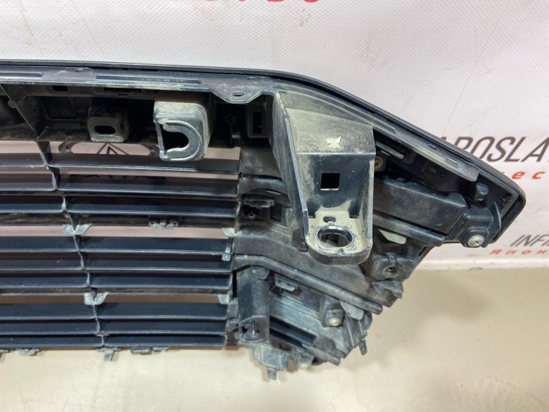 Решетка радиатора Land Cruiser 300 VJA300