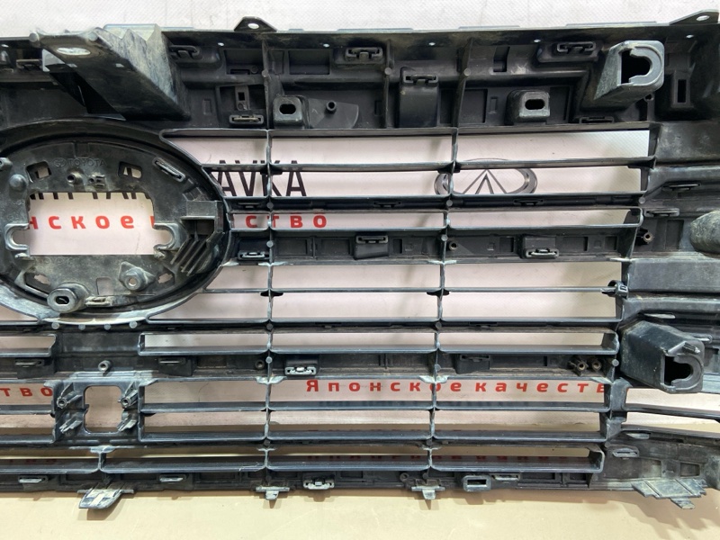 Решетка радиатора Land Cruiser 300 VJA300