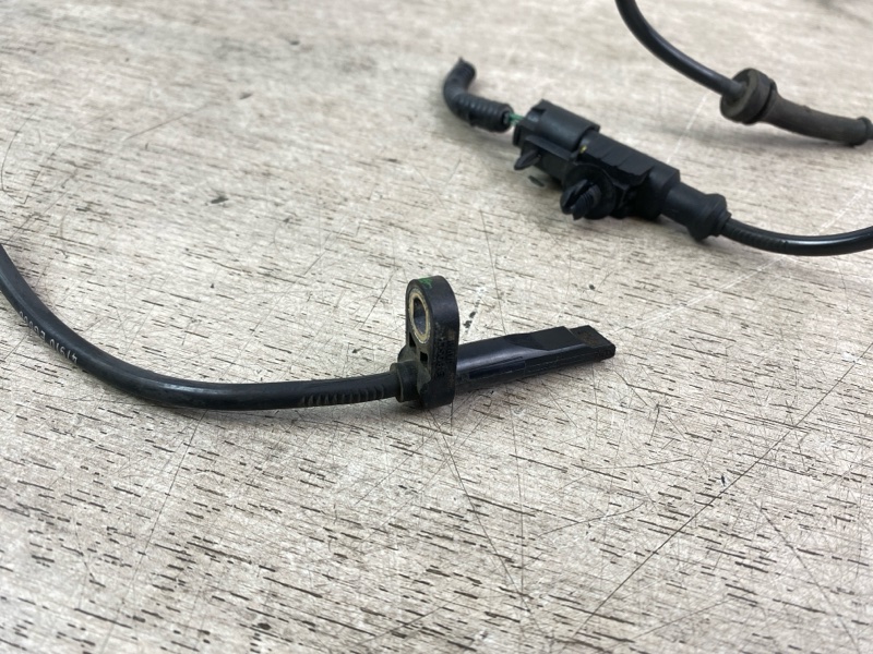 Датчик abs передний правый M35 M45 2004 Y50 VQ35DE Датчик abs передний правый M35 M45 2004 Y50 VQ35DE