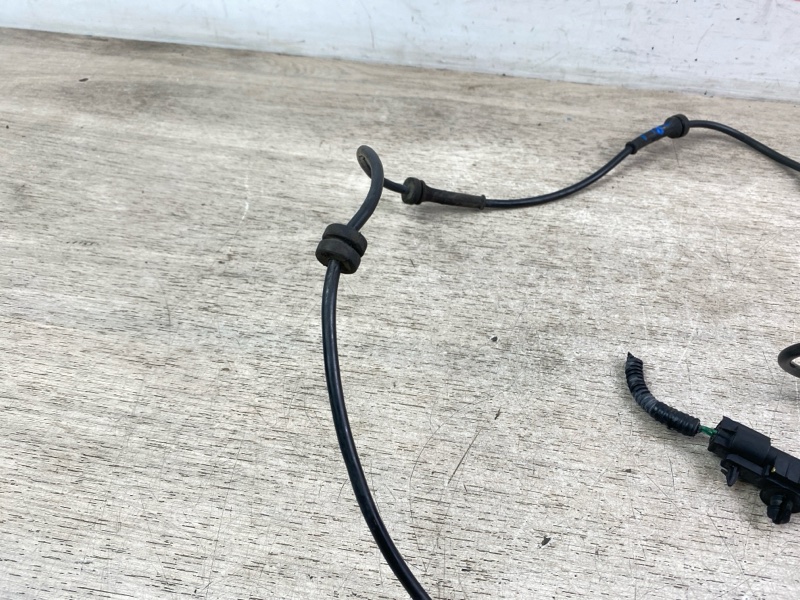 Датчик abs передний правый Infiniti M35 M45 Y50 VQ35DE Датчик abs передний правый Infiniti M35 M45 Y50 VQ35DE