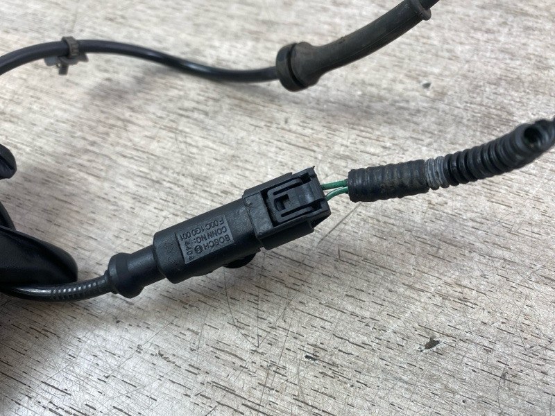 Датчик abs передний правый M35 M45 2004 Y50 VQ35DE Датчик abs передний правый M35 M45 2004 Y50 VQ35DE