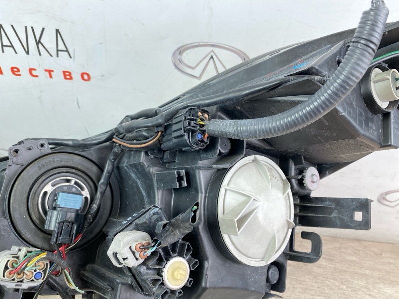 Фара ксенон передняя правая EX25 EX35 EX37 QX50 2009 J50 VQ37VHR