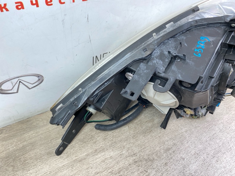 Фара ксенон передняя правая EX25 EX35 EX37 QX50 2009 J50 VQ37VHR