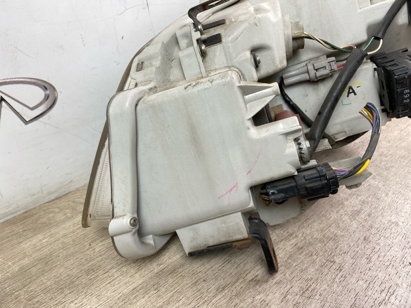 Фара ксенон передняя правая G35 G37 2008 V36 VQ25HR