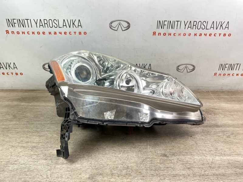 Фара ксенон передняя правая M35 M45 2007 Y50 VQ35DE