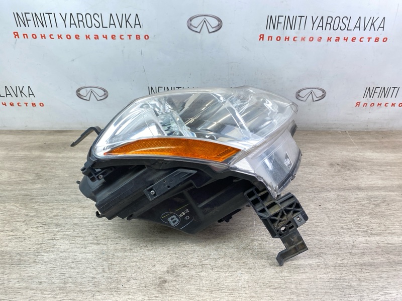 Фара ксенон передняя правая M35 M45 2007 Y50 VQ35DE