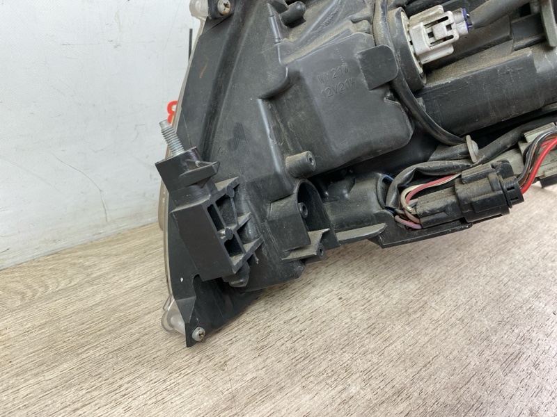 Фара ксенон передняя правая M35 M45 2007 Y50 VQ35DE