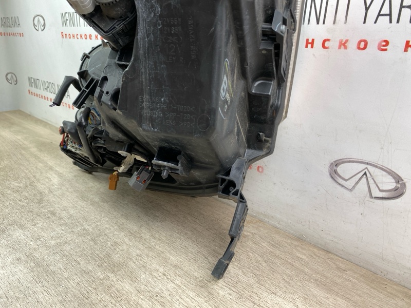 Фара ксенон передняя правая M35 M45 2007 Y50 VQ35DE