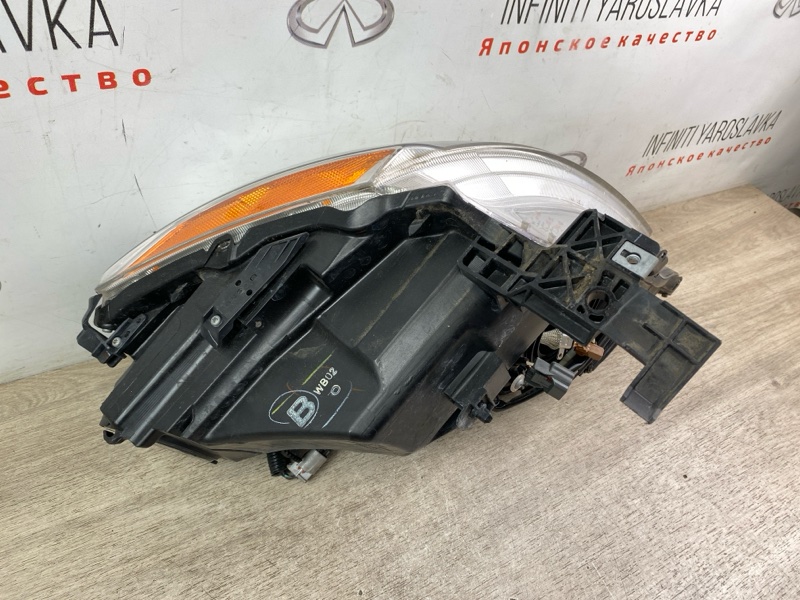 Фара ксенон передняя правая M35 M45 2007 Y50 VQ35DE