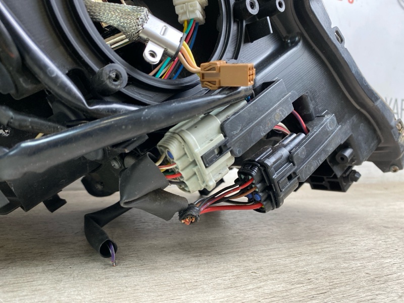 Фара ксенон передняя правая M35 M45 2007 Y50 VQ35DE