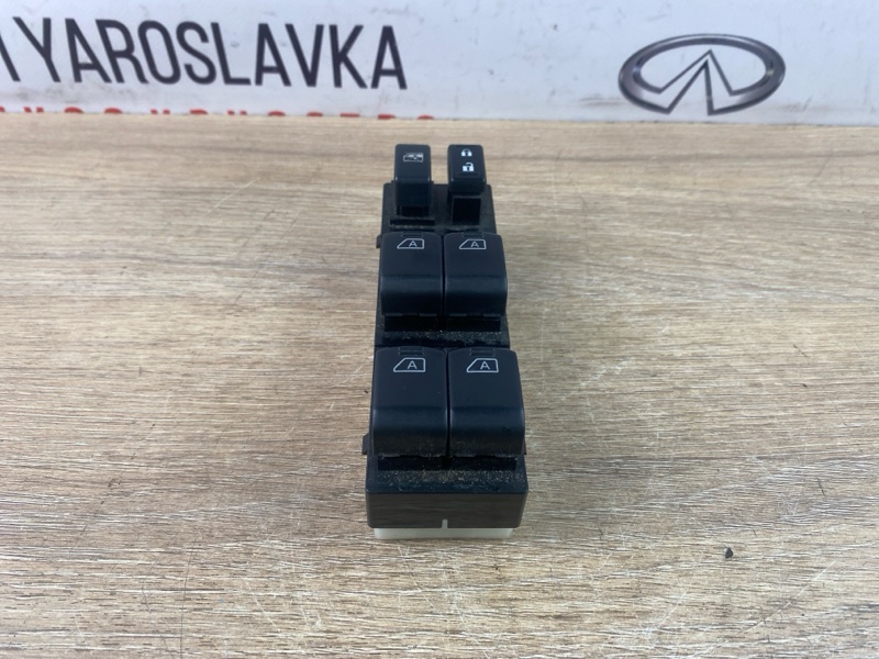Кнопки стеклоподъёмника передние левые QX56 2012 Z62 VK56VD