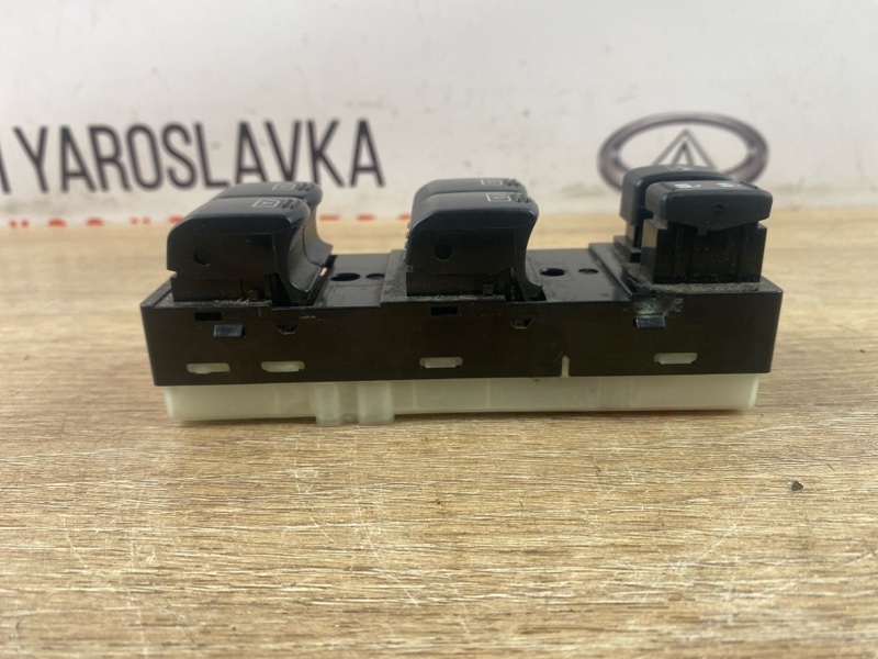 Кнопки стеклоподъёмника передние левые QX56 2012 Z62 VK56VD