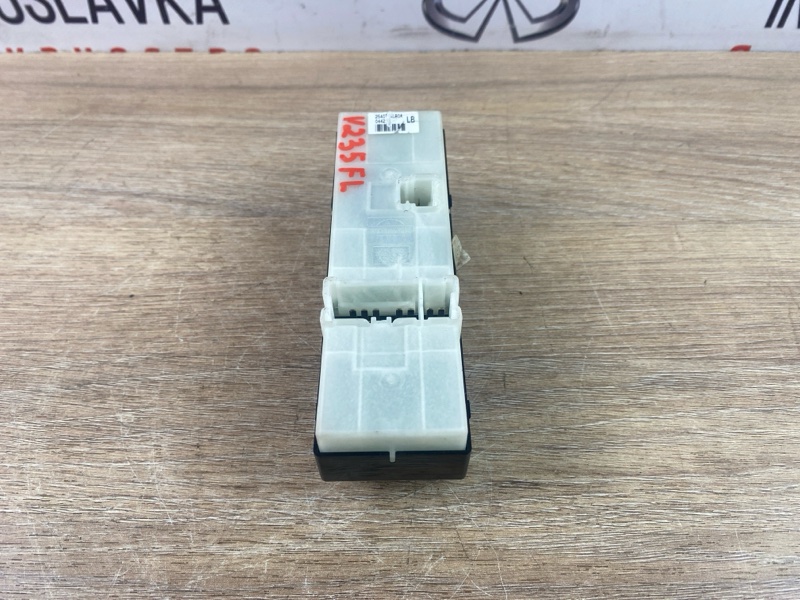 Кнопки стеклоподъёмника передние левые QX56 2012 Z62 VK56VD