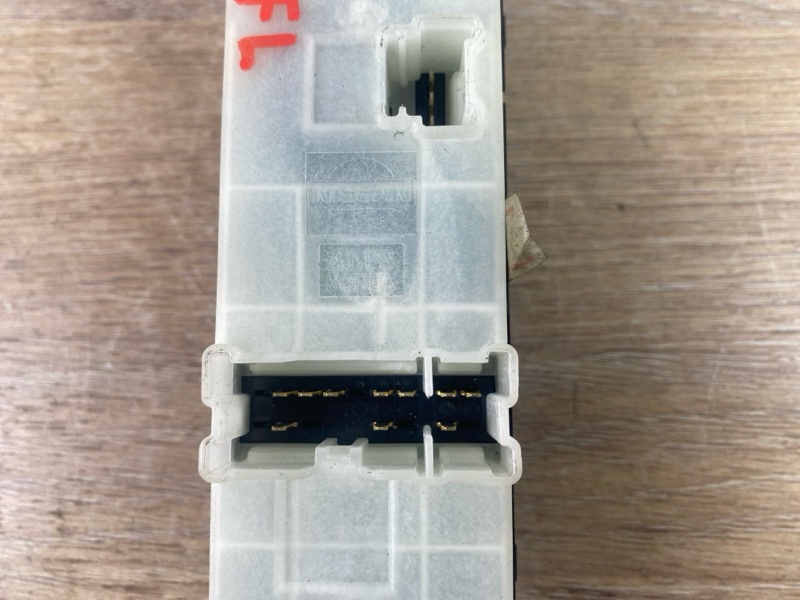 Кнопки стеклоподъёмника передние левые QX56 2012 Z62 VK56VD