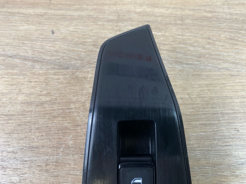 Кнопки стеклоподъёмника передние правые X-trail Rogue 2023 T33 KR15DDT