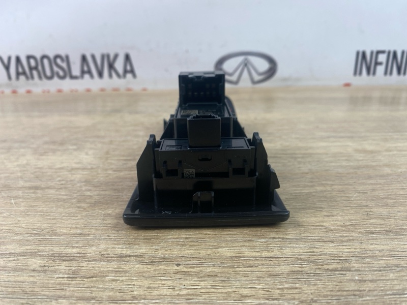 Кнопки стеклоподъёмника передние правые X-trail Rogue 2023 T33 KR15DDT
