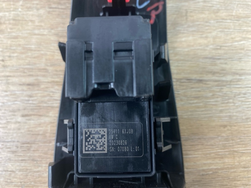 Кнопки стеклоподъёмника передние правые X-trail Rogue 2023 T33 KR15DDT