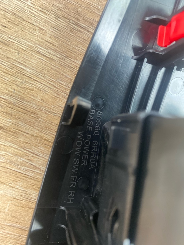 Кнопки стеклоподъёмника передние правые X-trail Rogue 2023 T33 KR15DDT